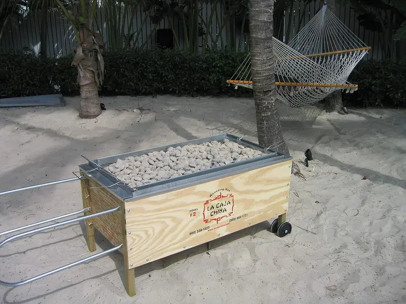 La Caja China Model #2 Pig Roaster – Heavy-Duty Outdoor Roasting Box with 100-Pound Capacity and Traditional Cuban Design