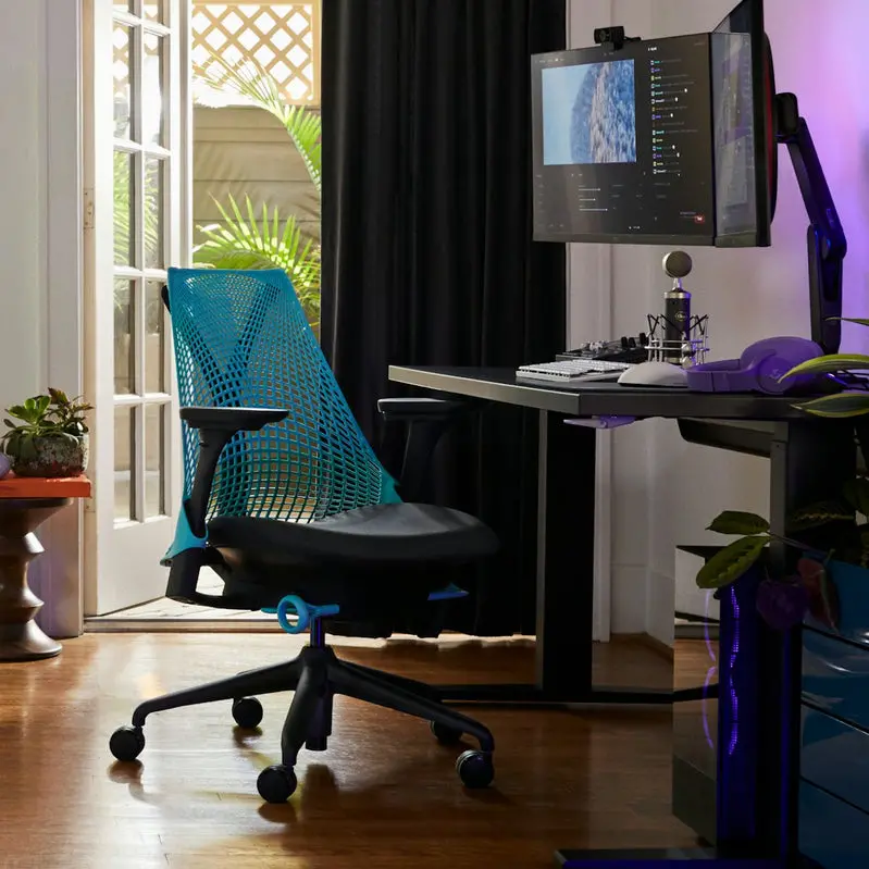 Sayl Performance Gaming Chair – Contoured Seat, 4D Armrests, Smooth Recline